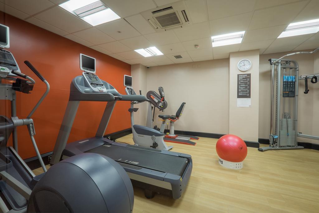 그랜드 호텔 블랙풀 외부 사진 Fitness room in a hotel