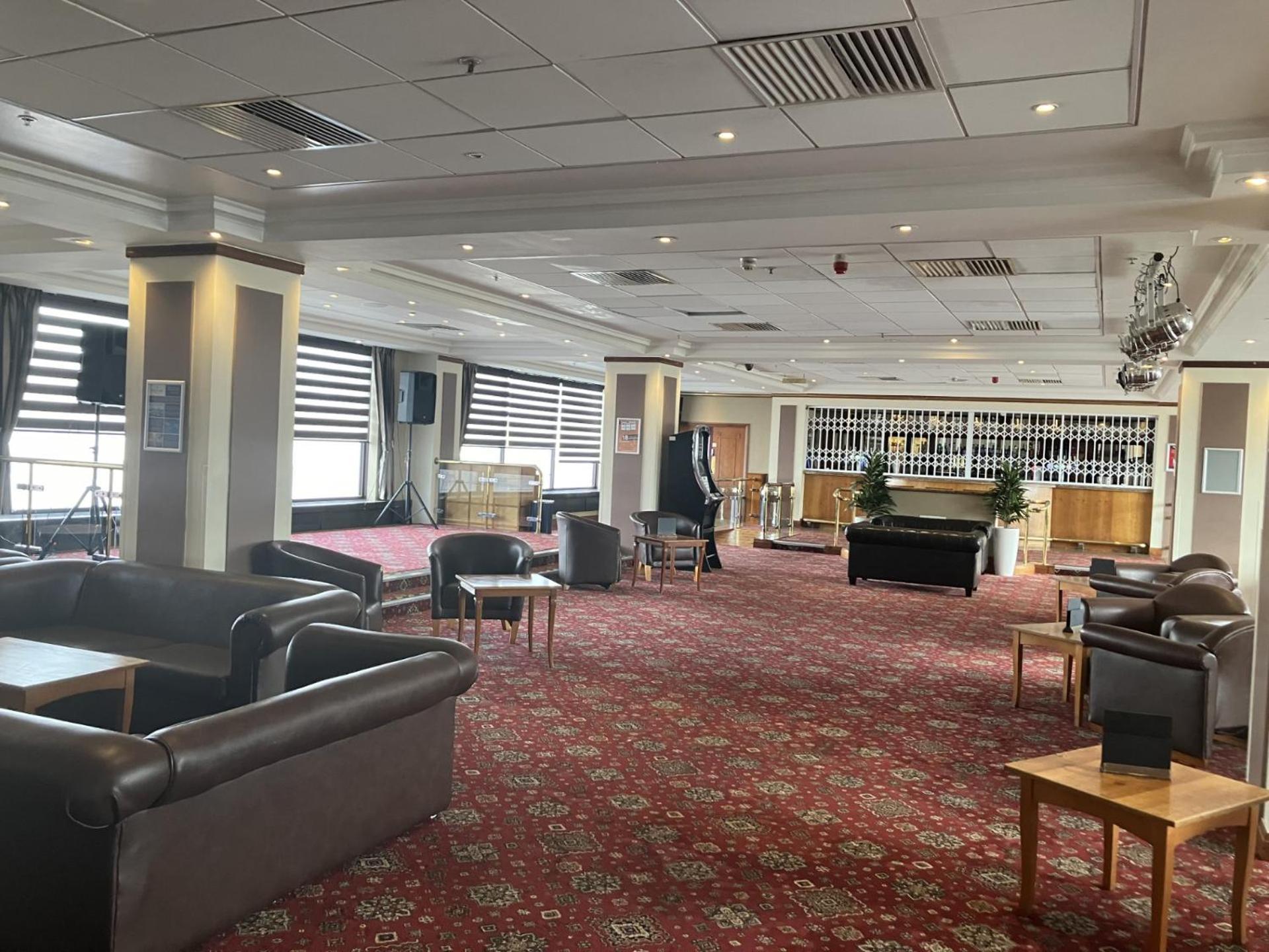 그랜드 호텔 블랙풀 외부 사진 The reception area of the hotel