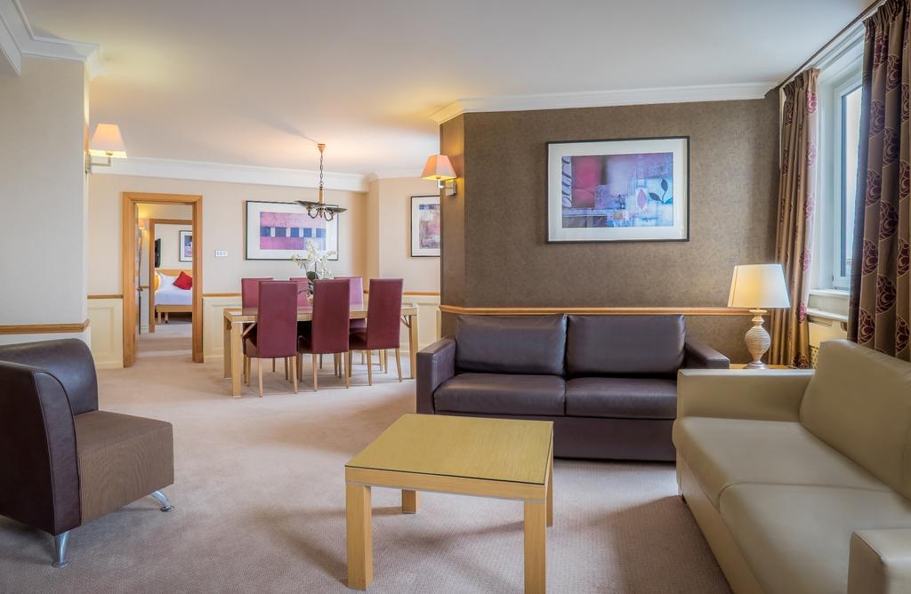 그랜드 호텔 블랙풀 외부 사진 A living room in a hotel